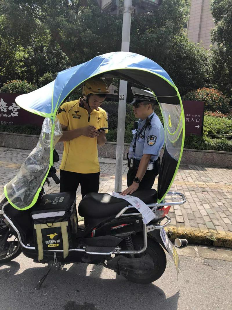上海骑手交通文明的相关图片